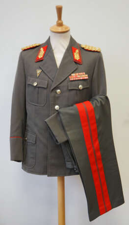 DDR: Uniform Ensemble für einen Generalmajor der Landstreitkräfte. - photo 1