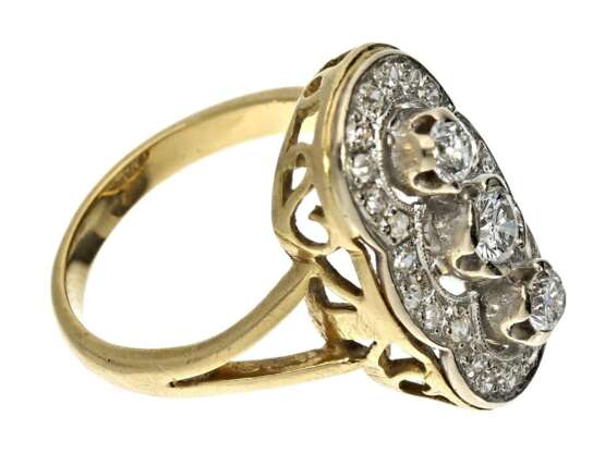 Ring: antiker Goldschmiedering, vermutlich aus der Zeit des Art déco, sehr schöner Brillantbesatz - Foto 2