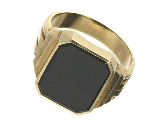 Ring: klassischer Siegelring mit Onyx, 14K Goldschmiedearbeit - фото 1