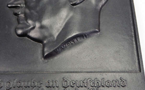 Wolff, Walther: Adolf Hitler Eisenguss Plakette. - фото 2