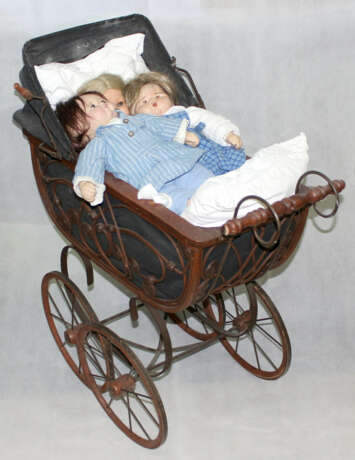 Kinderwagen mit 3 Puppen - Foto 1
