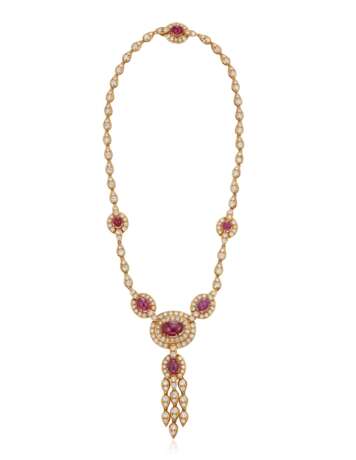 Graff. GRAFF DIAMOND AND RUBY NECKLACE AND EARRINGS - photo 3