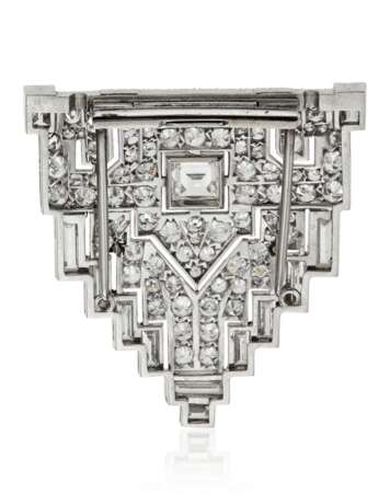 PAIR OF DIAMOND CLIP BROOCHES - фото 2