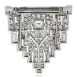 PAIR OF DIAMOND CLIP BROOCHES - фото 2