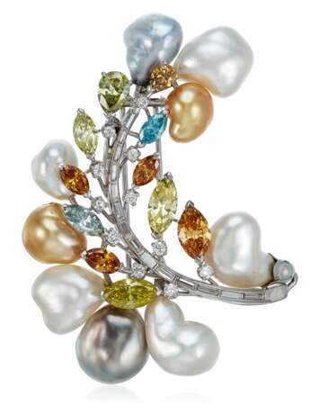 DIAMOND, TREATED COLORED DIAMOND AND CULTURED PEARL BROOCH - Foto 1