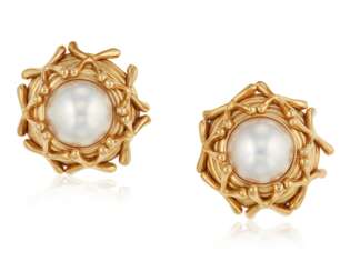 TIFFANY & CO. JEAN SCHLUMBERGER MABE PEARL AND GOLD EARRINGS