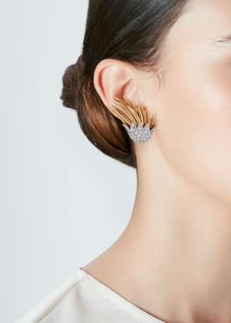 Schlumberger, Jean. Tiffany & Co.. TIFFANY & CO. JEAN SCHLUMBERGER DIAMOND AND GOLD 'WING' EARRINGS - photo 2