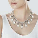 SET OF CULTURED PEARL AND DIAMOND JEWELRY - Foto 2