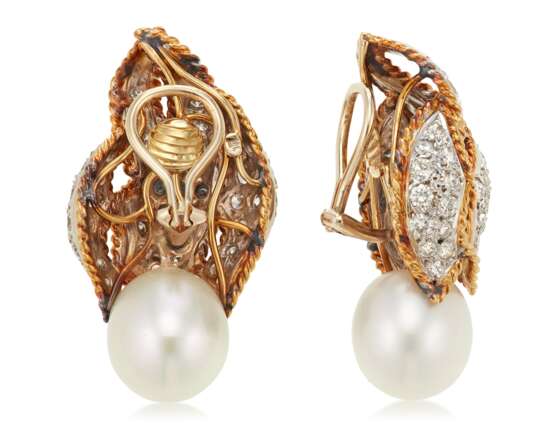 CULTURED PEARL AND DIAMOND EARRINGS - Foto 3