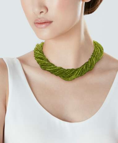 Trianon. TRIANON PERIDOT, CULTURED PEARL AND ROCK CRYSTAL NECKLACE - photo 2