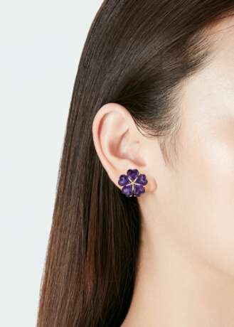 TWO PAIRS OF DIAMOND AND MULTI-GEM FLOWER EARRINGS - фото 3