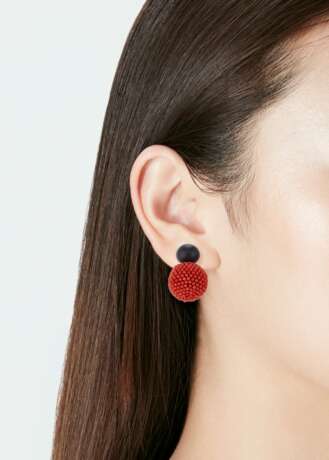 Hemmerle. HEMMERLE CORAL AND IRON EARRINGS - photo 2