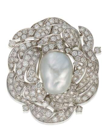 CULTURED PEARL AND DIAMOND PENDANT BROOCH - фото 1