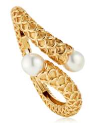 ANGELA CUMMINGS, ASSAEL CULTURED PEARL AND GOLD BANGLE BRACELET