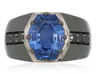 SAPPHIRE AND DIAMOND RING