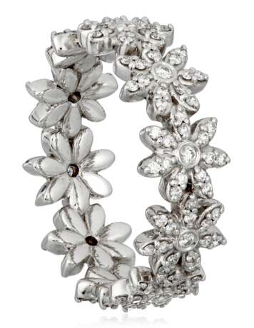 Tiffany & Co.. TIFFANY & CO. DIAMOND 'METRO' RING - photo 3