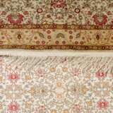 Orientteppich aus Seide. 20. Jahrhundert, 157x107 cm. - фото 4