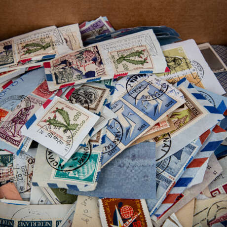 Interessanter Posten an meist noch nicht abgelösten Briefmarken - фото 3
