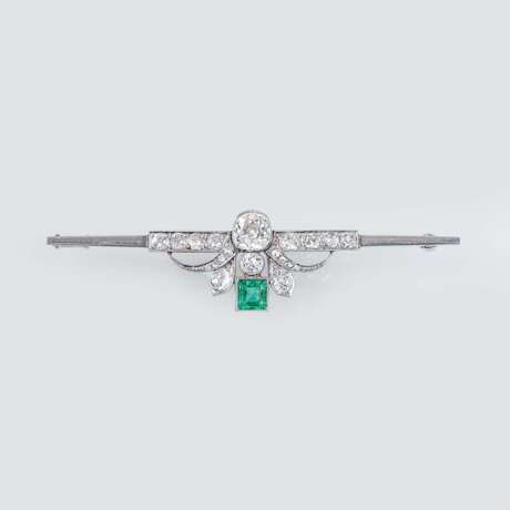 Jugendstil-Brosche mit Diamant- und Smaragdbesatz - фото 1