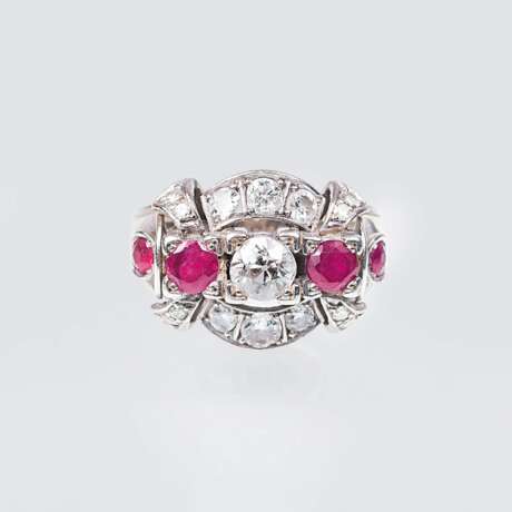 Art-déco Ring mit Diamanten und Rubinen - фото 1