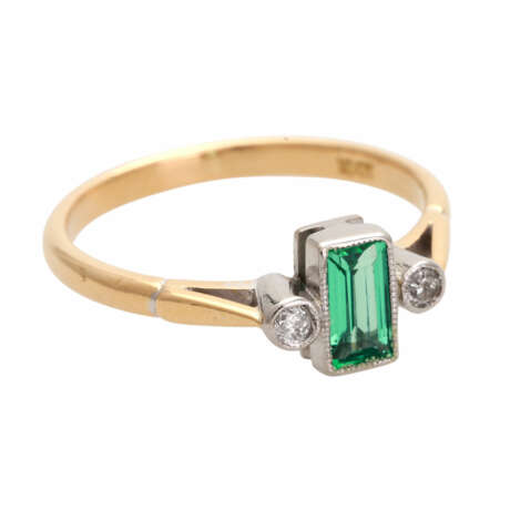 Ring mit 1 Smaragdbaguette und 2 Diamanten, - Foto 2