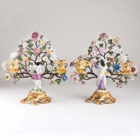 A pair of extraordinary ormolu candlesticks with Meissen figurines - photo 1