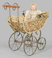 Baby-Gloria von Armand Marseille mit Puppenwagen