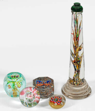 Kleine Kollektion von fünf floralen Paperweights - Foto 1