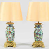 Paar Seladon-Tischlampen mit Famille rose-Dekor - photo 1