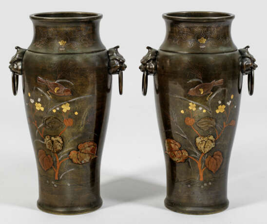 Paar Bronzevasen mit Vogeldekor - Foto 1