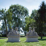 Paar monumentale Sphingen mit Putten als Parkskulpturen - photo 1