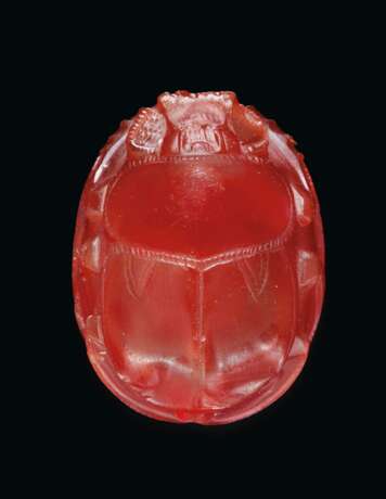 A GREEK CARNELIAN SCARAB WITH A RUNNING YOUTH - Foto 2