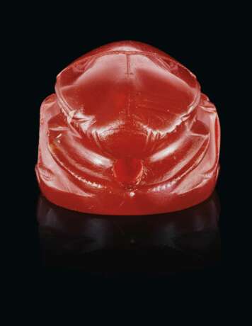 A GREEK CARNELIAN SCARAB WITH A RUNNING YOUTH - Foto 3