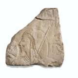 AN EGYPTIAN LIMESTONE RELIEF FRAGMENT - фото 2