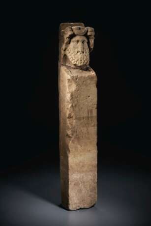 A ROMAN MARBLE HERM WITH BACCHUS - Foto 2