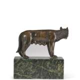 A BRONZE MODEL OF A WOLF - photo 3