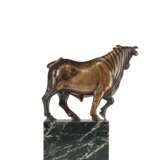 A BRONZE MODEL OF A PACING BULL - photo 4