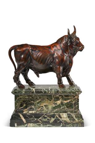 A BRONZE LARGE MODEL OF A BULL - photo 1