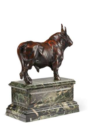 A BRONZE LARGE MODEL OF A BULL - photo 3