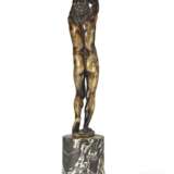 A BRONZE FIGURE OF A STANDING YOUTH, ALSO KNOWN AS NARCISSUS - Foto 4