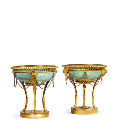 PAIRE DE COUPES MONTEES DE STYLE LOUIS XVI - photo 1