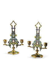 PAIRE DE CANDÉLABRES DE LA FIN DU XIXE SIÈCLE