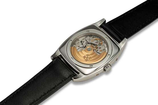 Patek Philippe. PATEK PHILIPPE, WHITE GOLD GONDOLO ANNUAL CALENDAR, REF. 5135G - photo 2