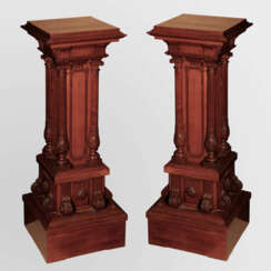 Twin columns of red wood (XIX century)