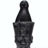AN EGYPTIAN OBSIDIAN PORTRAIT HEAD OF THE PHARAOH AHMOSE OR AMENHOTEP I - фото 1