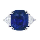 ATTRACTIVE SAPPHIRE AND DIAMOND RING - photo 1