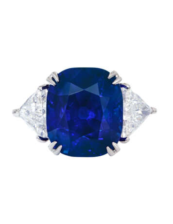 ATTRACTIVE SAPPHIRE AND DIAMOND RING - photo 1