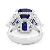 ATTRACTIVE SAPPHIRE AND DIAMOND RING - photo 2