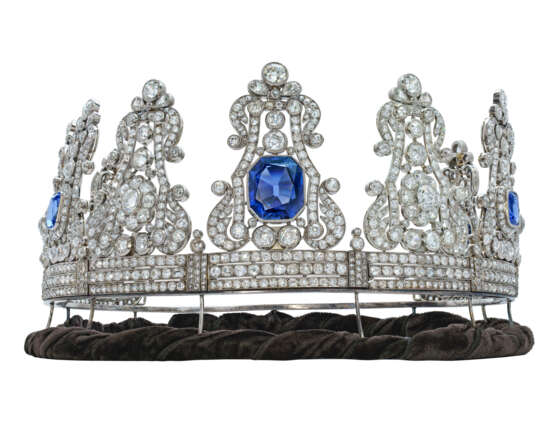 IMPORTANT 19TH CENTURY SAPPHIRE AND DIAMOND CROWN - фото 1