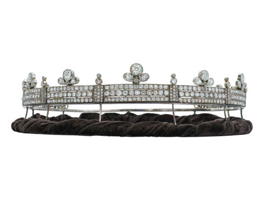 IMPORTANT 19TH CENTURY SAPPHIRE AND DIAMOND CROWN - фото 4